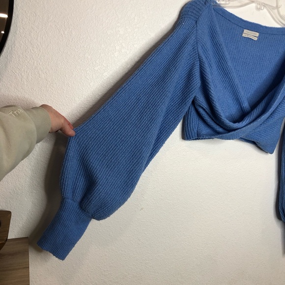 Urban Outfitters Marissa Twist Front Sweater Long Sleeve Cropped Blue Size Small - Picture 5 of 13